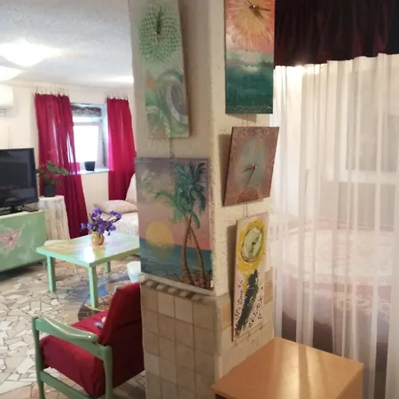 Apartamento By Artist *