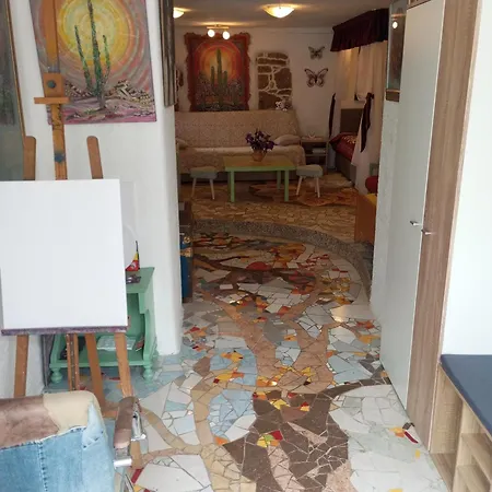 By Artist Apartmán *