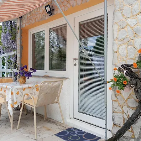 By Artist Apartmán Pićan