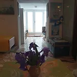 By Artist Lägenhet *