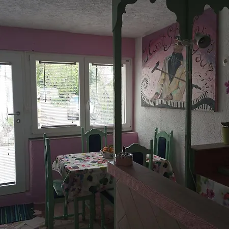 By Artist Lägenhet *