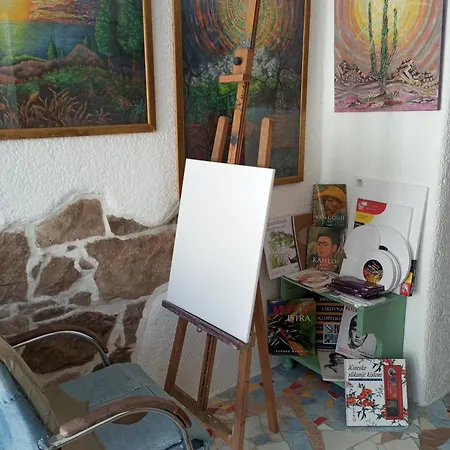 By Artist Apartment