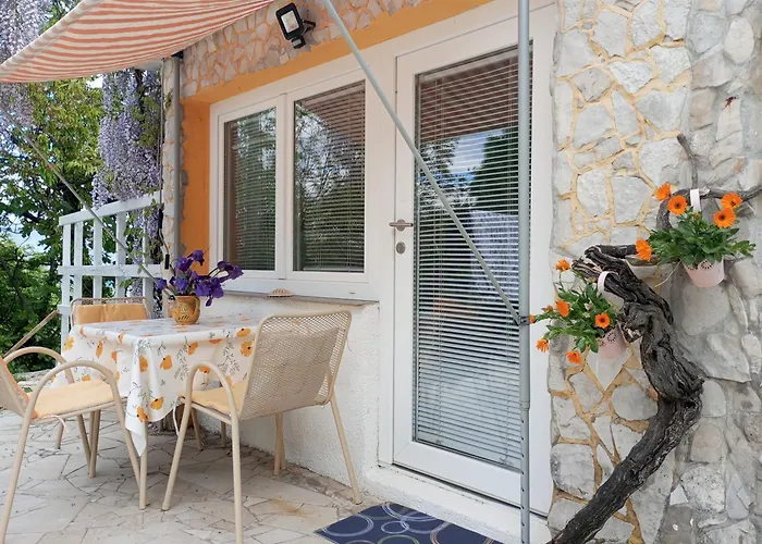 By Artist 아파트 Pićan